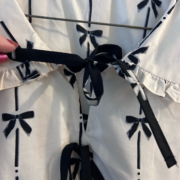 Ruffled Bow-Print Peplum Blouse in Ivory and Black - Picture 3 of 6